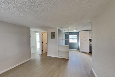 Villa ou maison à louer à Winter Garden, Floride: 2 chambres, 75.81 m2 № 2349695 - photo 4
