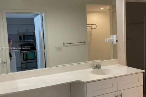 Condo in Aventura, Florida, 1 bedroom  № 2052729 - photo 15