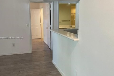 Condo in Aventura, Florida, 1 bedroom  № 2052729 - photo 10