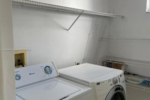 Condo in Aventura, Florida, 1 bedroom  № 2052729 - photo 16