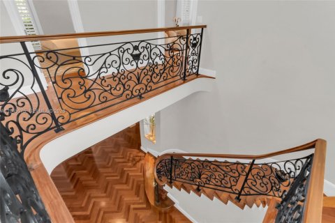House in Miami, Florida 6 bedrooms, 569.96 sq.m. № 2004274 - photo 18