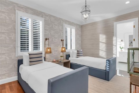 House in Miami, Florida 6 bedrooms, 569.96 sq.m. № 2004274 - photo 30