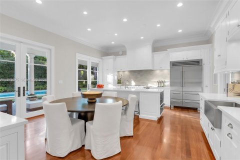 House in Miami, Florida 6 bedrooms, 569.96 sq.m. № 2004274 - photo 11