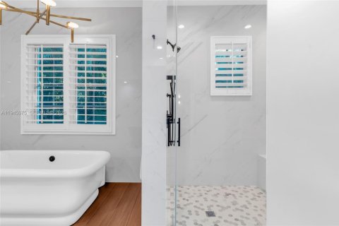 House in Miami, Florida 6 bedrooms, 569.96 sq.m. № 2004274 - photo 25