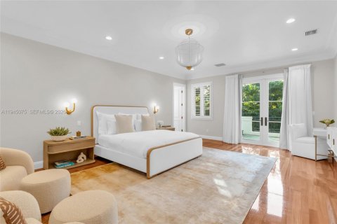 House in Miami, Florida 6 bedrooms, 569.96 sq.m. № 2004274 - photo 19