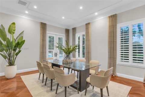 House in Miami, Florida 6 bedrooms, 569.96 sq.m. № 2004274 - photo 9
