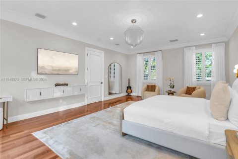 House in Miami, Florida 6 bedrooms, 569.96 sq.m. № 2004274 - photo 20