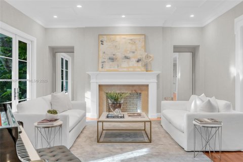 House in Miami, Florida 6 bedrooms, 569.96 sq.m. № 2004274 - photo 7