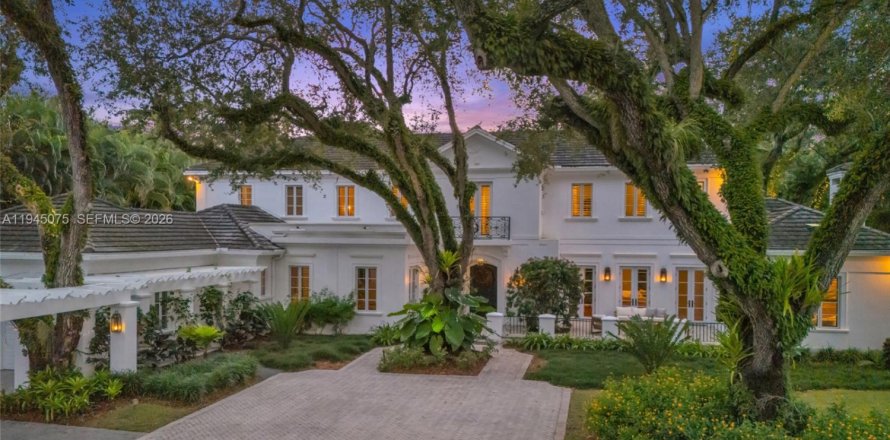 House in Miami, Florida 6 bedrooms, 569.96 sq.m. № 2004274