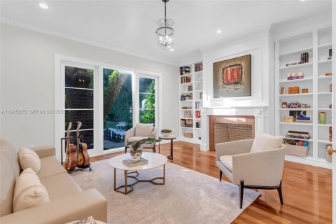 House in Miami, Florida 6 bedrooms, 569.96 sq.m. № 2004274 - photo 8