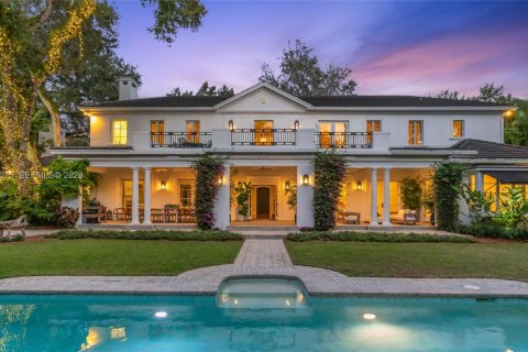 House in Miami, Florida 6 bedrooms, 569.96 sq.m. № 2004274 - photo 2