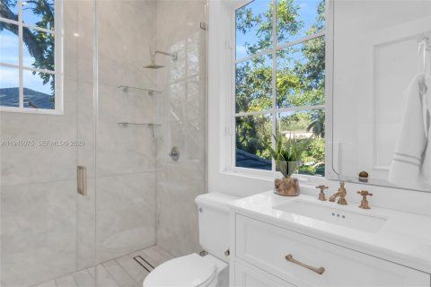 House in Miami, Florida 6 bedrooms, 569.96 sq.m. № 2004274 - photo 29