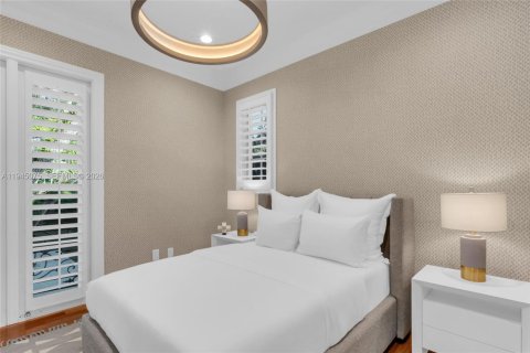 House in Miami, Florida 6 bedrooms, 569.96 sq.m. № 2004274 - photo 26