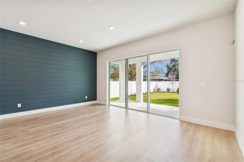 House in Tampa, Florida 5 bedrooms, 323.21 sq.m. № 2108038 - photo 11