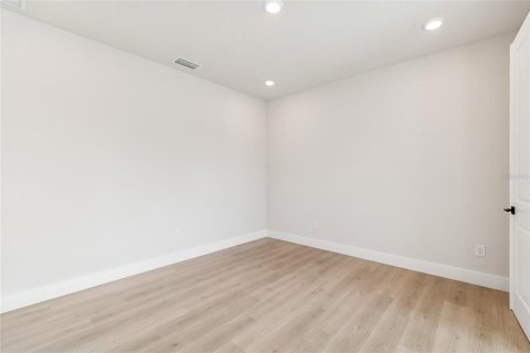 House in Tampa, Florida 5 bedrooms, 323.21 sq.m. № 2108038 - photo 18