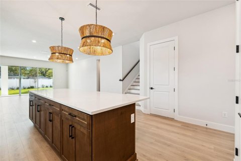 House in Tampa, Florida 5 bedrooms, 323.21 sq.m. № 2108038 - photo 6