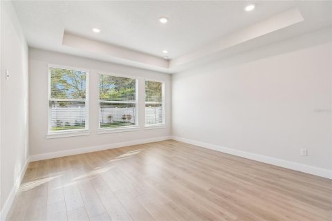 House in Tampa, Florida 5 bedrooms, 323.21 sq.m. № 2108038 - photo 22