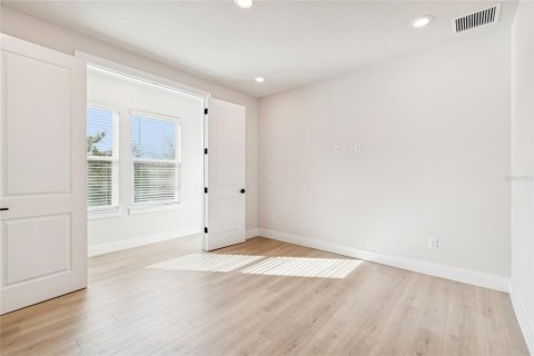 House in Tampa, Florida 5 bedrooms, 323.21 sq.m. № 2108038 - photo 19