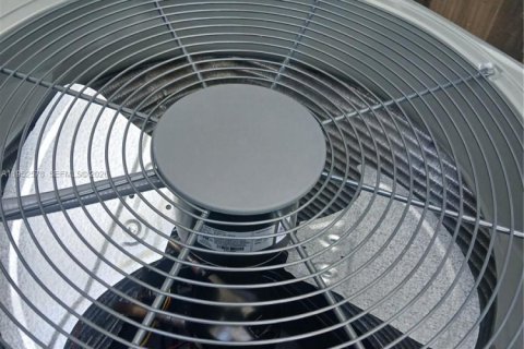 Снять в аренду таунхаус в Уэстон, Флорида 3 спальни, 134.06м2, № 2009235 - фото 25