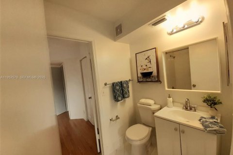 Снять в аренду таунхаус в Уэстон, Флорида 3 спальни, 134.06м2, № 2009235 - фото 20