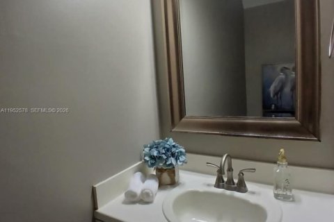 Снять в аренду таунхаус в Уэстон, Флорида 3 спальни, 134.06м2, № 2009235 - фото 6