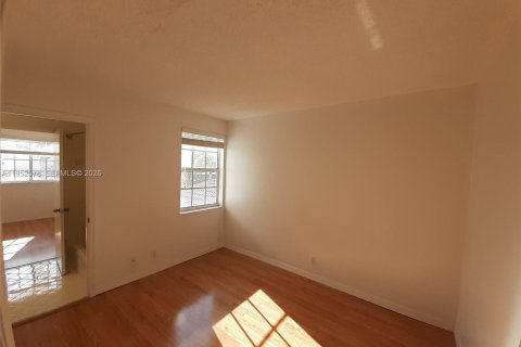 Снять в аренду таунхаус в Уэстон, Флорида 3 спальни, 134.06м2, № 2009235 - фото 17