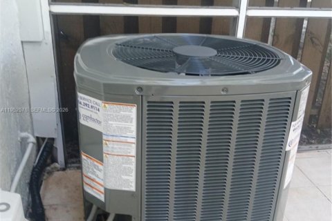 Снять в аренду таунхаус в Уэстон, Флорида 3 спальни, 134.06м2, № 2009235 - фото 26