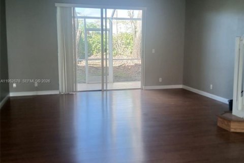 Снять в аренду таунхаус в Уэстон, Флорида 3 спальни, 134.06м2, № 2009235 - фото 9