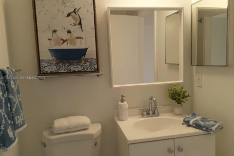 Снять в аренду таунхаус в Уэстон, Флорида 3 спальни, 134.06м2, № 2009235 - фото 19