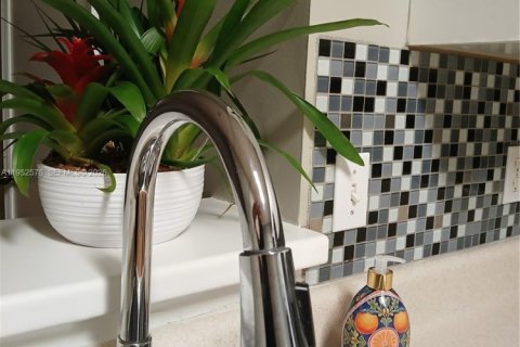 Снять в аренду таунхаус в Уэстон, Флорида 3 спальни, 134.06м2, № 2009235 - фото 5