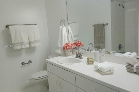 Снять в аренду таунхаус в Уэстон, Флорида 3 спальни, 134.06м2, № 2009235 - фото 14
