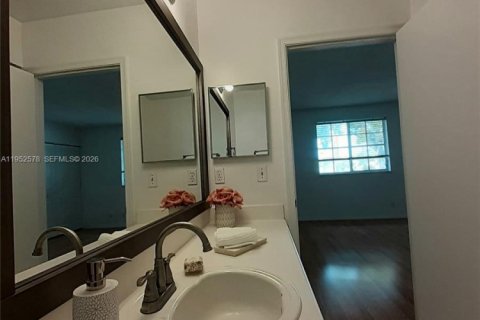 Снять в аренду таунхаус в Уэстон, Флорида 3 спальни, 134.06м2, № 2009235 - фото 16