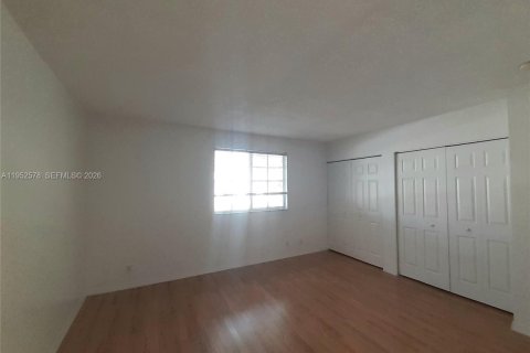 Снять в аренду таунхаус в Уэстон, Флорида 3 спальни, 134.06м2, № 2009235 - фото 13