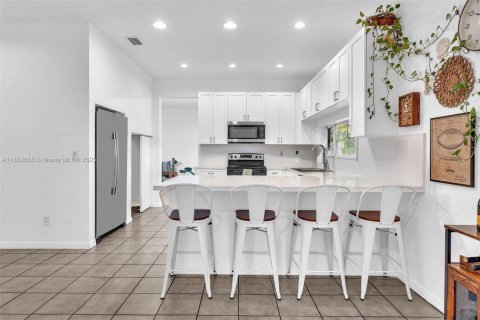 House in Cooper City, Florida 4 bedrooms, 227.61 sq.m. № 1871675 - photo 17