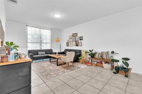 House in Cooper City, Florida 4 bedrooms, 227.61 sq.m. № 1871675 - photo 9