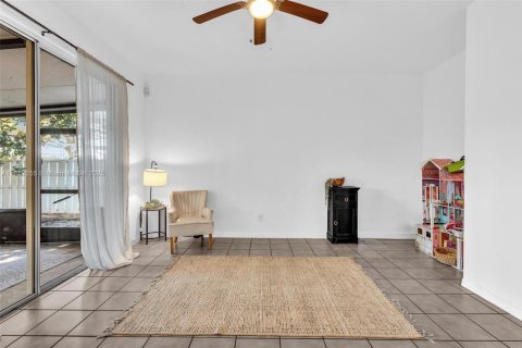 House in Cooper City, Florida 4 bedrooms, 227.61 sq.m. № 1871675 - photo 21