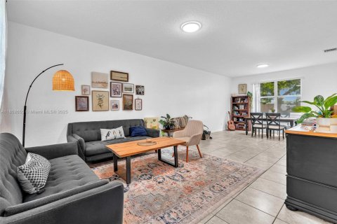 House in Cooper City, Florida 4 bedrooms, 227.61 sq.m. № 1871675 - photo 6