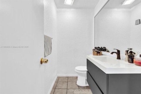 House in Cooper City, Florida 4 bedrooms, 227.61 sq.m. № 1871675 - photo 24