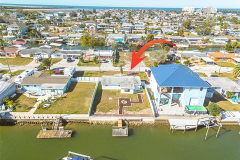 House in Hudson, Florida 2 bedrooms, 71.35 sq.m. № 2109113