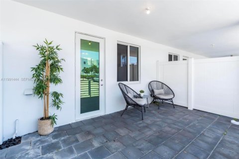 Adosado en venta en Doral, Florida, 3 dormitorios, 122.17 m2 № 2052238 - foto 27
