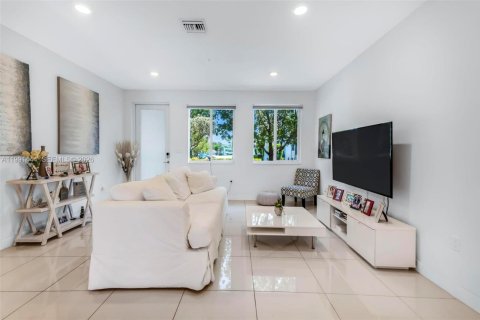 Adosado en venta en Doral, Florida, 3 dormitorios, 122.17 m2 № 2052238 - foto 6