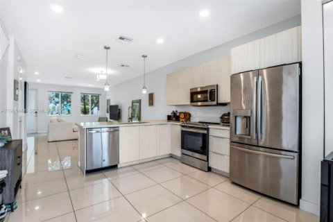 Adosado en venta en Doral, Florida, 3 dormitorios, 122.17 m2 № 2052238 - foto 2