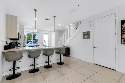 Adosado en venta en Doral, Florida, 3 dormitorios, 122.17 m2 № 2052238 - foto 12