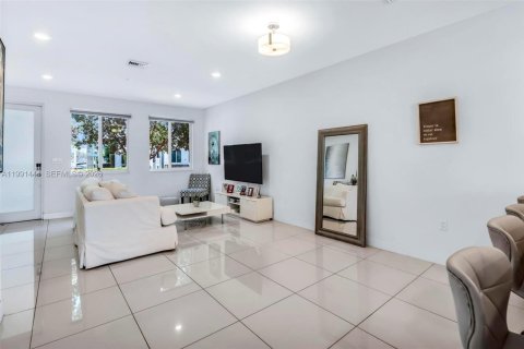 Adosado en venta en Doral, Florida, 3 dormitorios, 122.17 m2 № 2052238 - foto 4