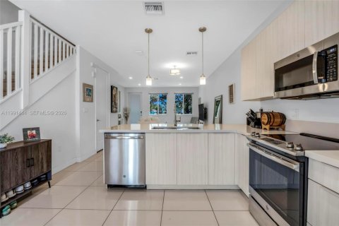 Adosado en venta en Doral, Florida, 3 dormitorios, 122.17 m2 № 2052238 - foto 3