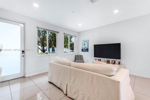 Adosado en venta en Doral, Florida, 3 dormitorios, 122.17 m2 № 2052238 - foto 7