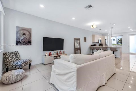 Adosado en venta en Doral, Florida, 3 dormitorios, 122.17 m2 № 2052238 - foto 8