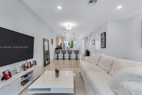 Adosado en venta en Doral, Florida, 3 dormitorios, 122.17 m2 № 2052238 - foto 9