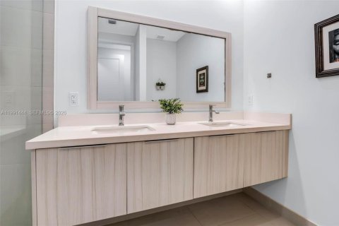 Adosado en venta en Doral, Florida, 3 dormitorios, 122.17 m2 № 2052238 - foto 14