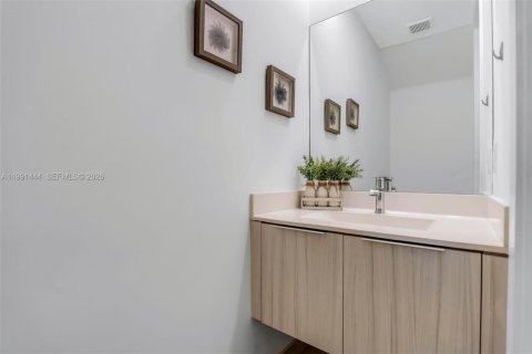 Adosado en venta en Doral, Florida, 3 dormitorios, 122.17 m2 № 2052238 - foto 13